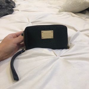 Michael kors wrist wallet, authentic